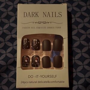 Dark Nails Black Press-On Set